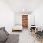 Revolution Aparts - Centrum Lodzi